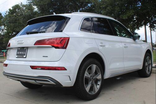 Glacier White Metallic 2022 Audi Q5 40 Premium Plus