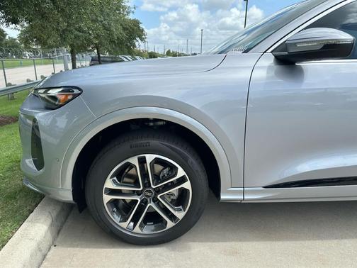 2025 Audi Q5 Premium TFSI quattro S tronic