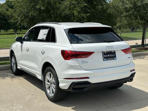 2025 Audi Q3 Premium 45 TFSI S line quattro Tiptronic
