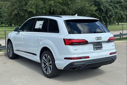 WHITE 2026 Audi Q7 45 Premium