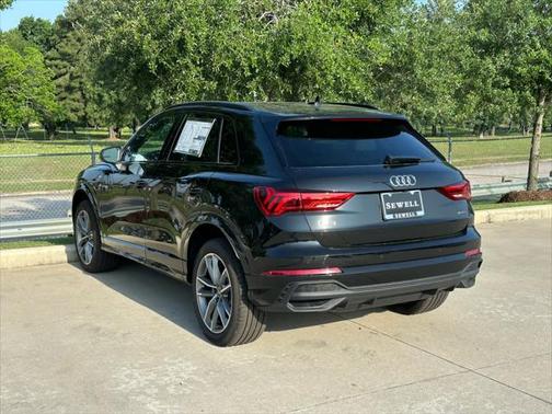 2025 Audi Q3 Premium 45 TFSI S line quattro Tiptronic