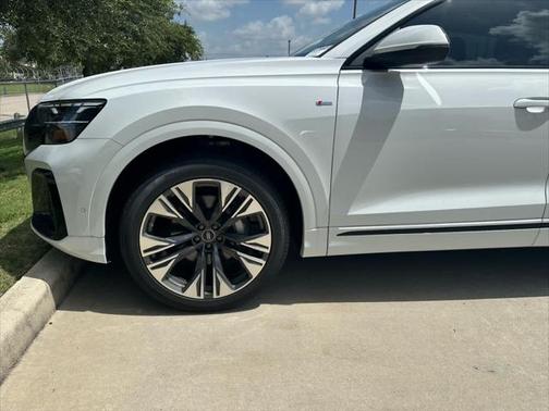 2025 Audi Q8 55 Premium Plus