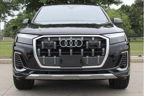 2025 Audi Q7 45 Premium Plus