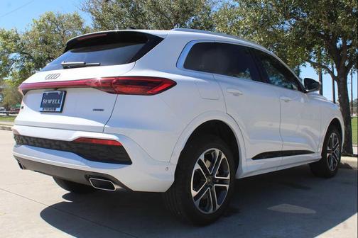 2025 Audi Q5 Premium TFSI quattro S tronic