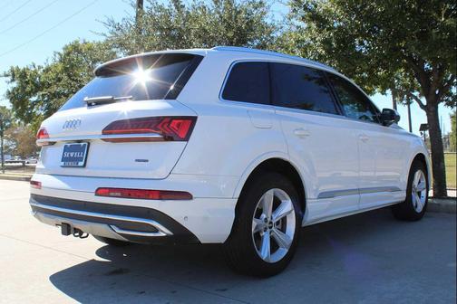 2022 Audi Q7 45 Premium Plus
