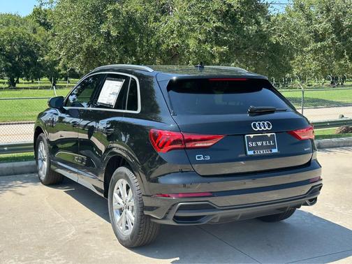 2025 Audi Q3 Premium 45 TFSI S line quattro Tiptronic