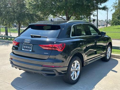 2025 Audi Q3 Premium 45 TFSI S line quattro Tiptronic