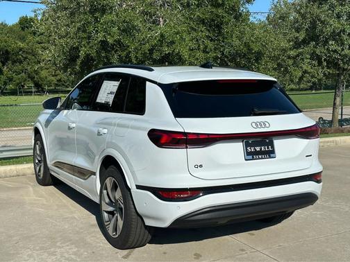 2025 Audi Q6 e-tron Premium Plus quattro