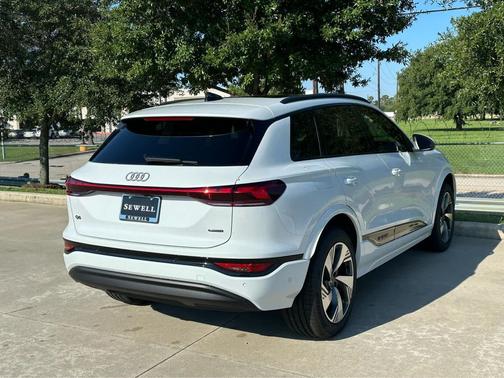 2025 Audi Q6 e-tron Premium Plus quattro
