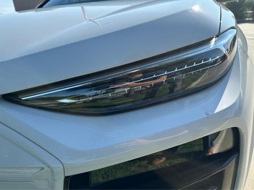 2025 Audi Q6 e-tron Premium Plus quattro