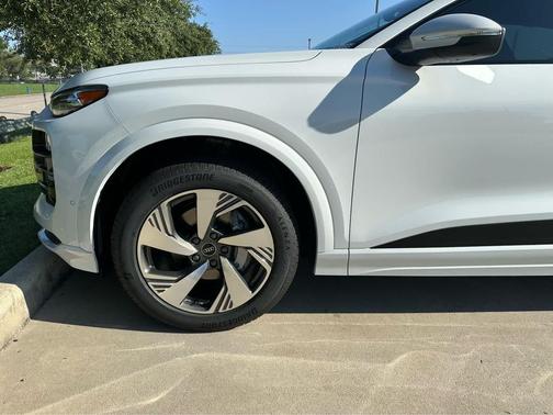 2025 Audi Q6 e-tron Premium Plus quattro