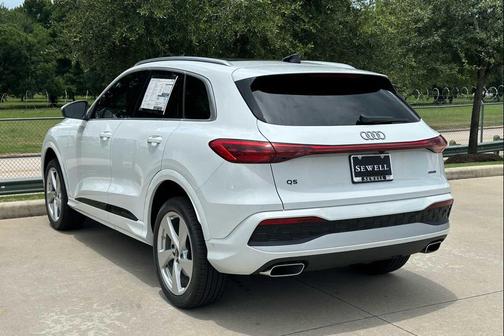 Glacier White Metallic 2025 Audi Q5 Premium Plus TFSI quattro S tronic