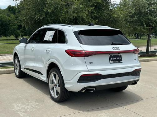 Glacier White Metallic 2025 Audi Q5 Premium Plus TFSI quattro S tronic