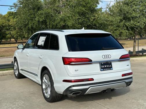 2026 Audi Q7 55 Premium Plus