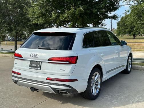 2026 Audi Q7 55 Premium Plus