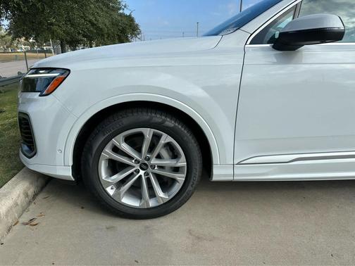 2026 Audi Q7 55 Premium Plus