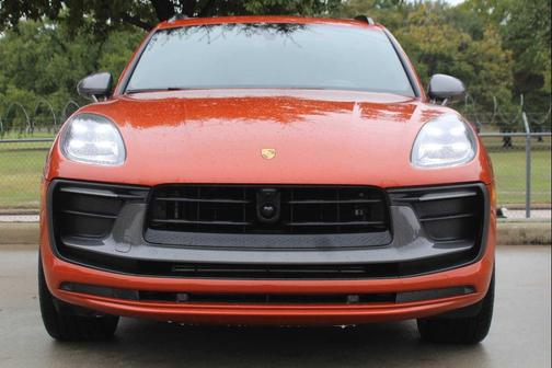 2025 Porsche Macan T