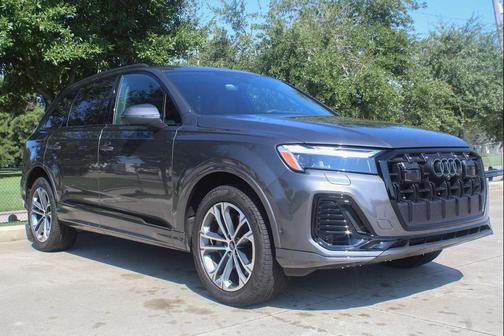 2025 Audi Q7 45 Premium Plus