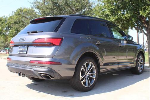 2025 Audi Q7 45 Premium Plus