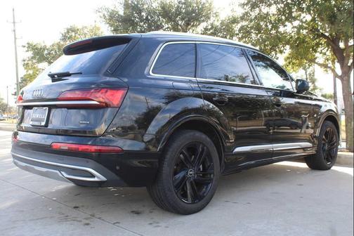 2023 Audi Q7 45 Premium