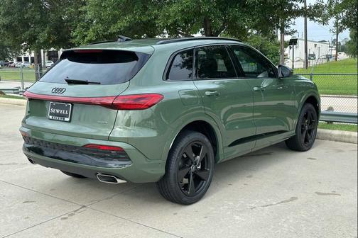 District Green Metallic 2026 Audi Q5 Premium Plus TFSI quattro S tronic