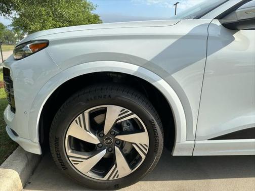2025 Audi Q6 e-tron Premium Plus quattro