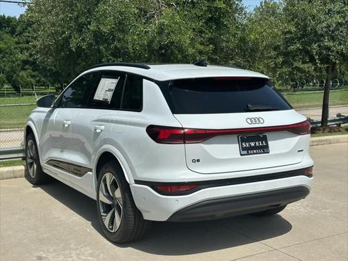 2025 Audi Q6 e-tron Premium Plus quattro