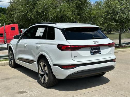 2025 Audi Q6 e-tron Premium Plus quattro