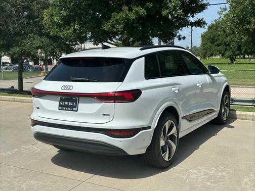 2025 Audi Q6 e-tron Premium Plus quattro