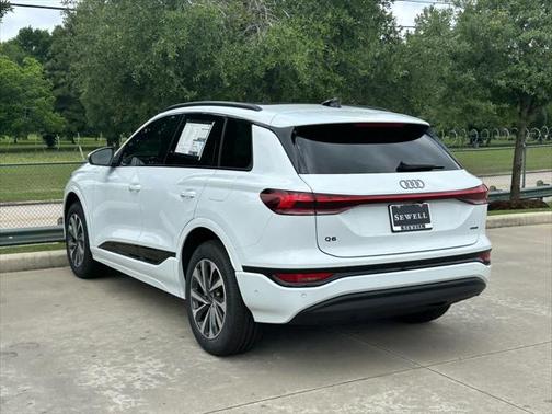 2025 Audi Q6 e-tron Premium Plus quattro