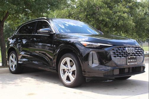 Mythos Black Metallic 2025 Audi Q5 Premium Plus TFSI quattro S tronic