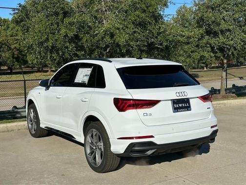 2025 Audi Q3 Premium 45 TFSI S line quattro Tiptronic