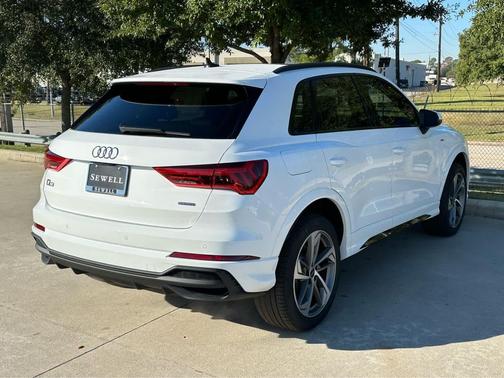 2025 Audi Q3 Premium 45 TFSI S line quattro Tiptronic