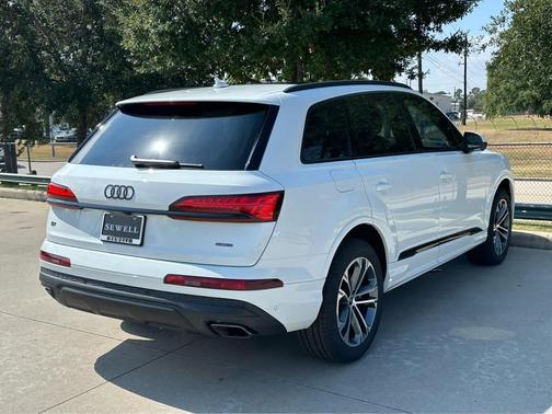 2026 Audi Q7 45 Premium
