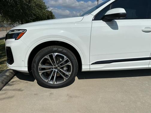 2026 Audi Q7 45 Premium
