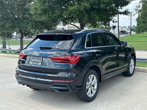 2025 Audi Q3 Premium 45 TFSI S line quattro Tiptronic
