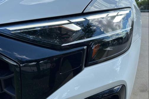 Glacier White Metallic 2026 Audi Q8 55 Premium Plus