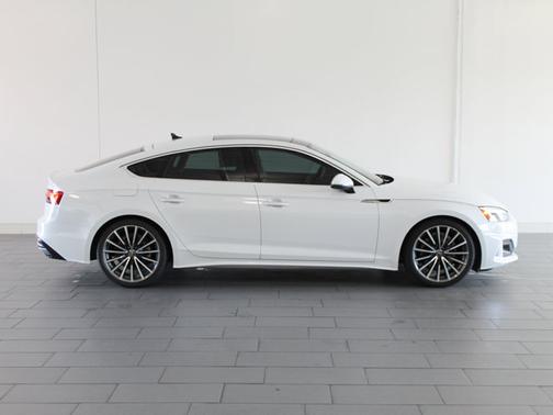 Photo 3 of 27 of 2021 Audi A5 40 Premium Plus