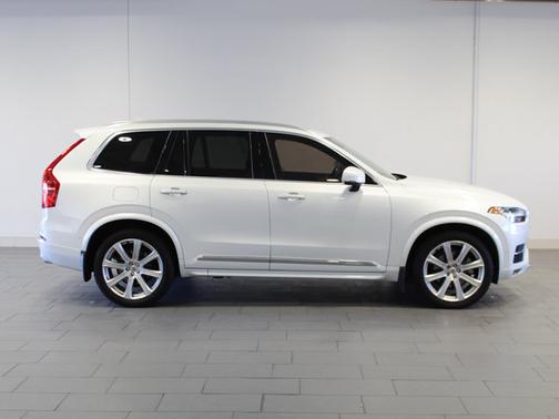 Photo 3 of 26 of 2017 Volvo XC90 T6 Inscription