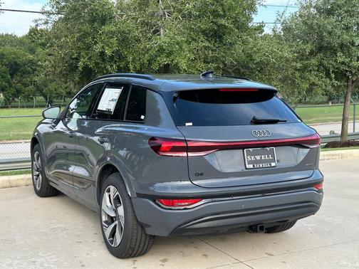 2025 Audi Q6 e-tron Premium Plus quattro