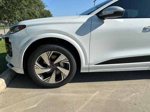 2025 Audi Q6 e-tron Premium Plus quattro