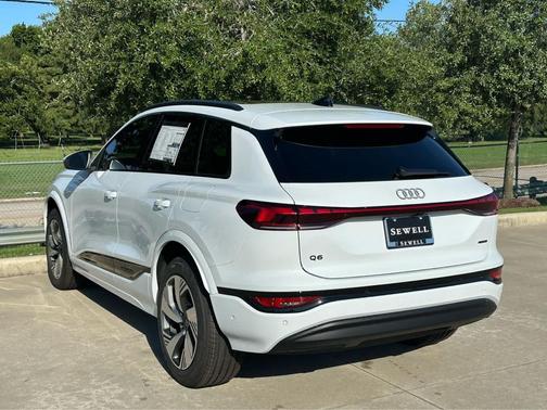 2025 Audi Q6 e-tron Premium Plus quattro