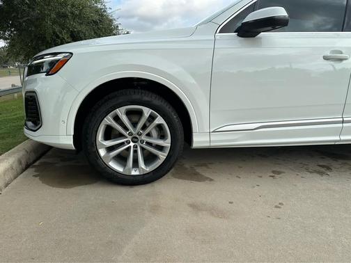 Carrara White 2026 Audi Q7 45 Premium Plus