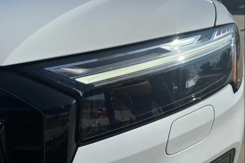 GLACIER WHITE 2026 Audi Q7 55 Premium Plus