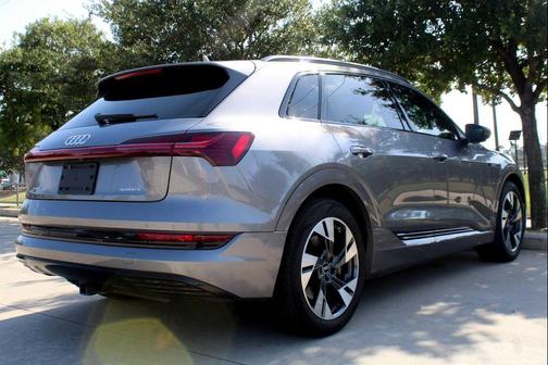 2022 Audi e-tron Premium