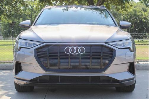 2022 Audi e-tron Premium