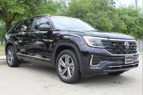 Deep Black Pearl 2024 Volkswagen Atlas Cross Sport 2.0T SEL Premium R-Line 4MOTION