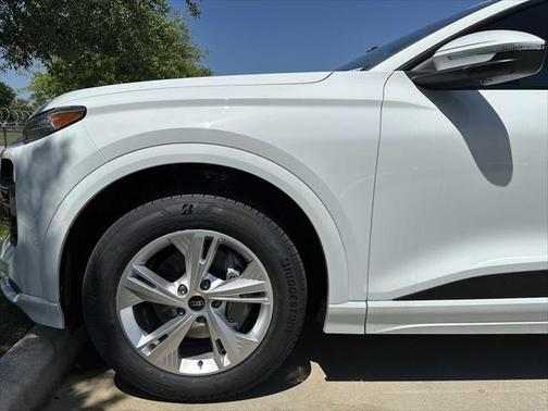 2025 Audi Q6 e-tron Premium Plus
