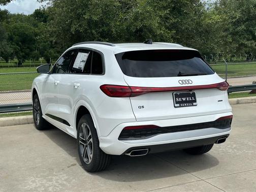 Arkona White 2025 Audi Q5 Premium TFSI quattro S tronic