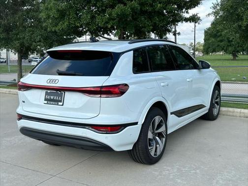 2025 Audi Q6 e-tron Premium Plus quattro